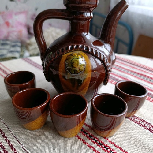 Pitcher and set of five cups like new