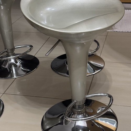 Bar stools set of 4 used, silver with chrome base