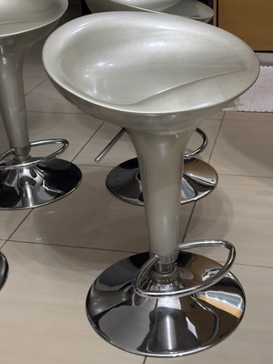 Bar stools set of 4 used, silver with chrome base