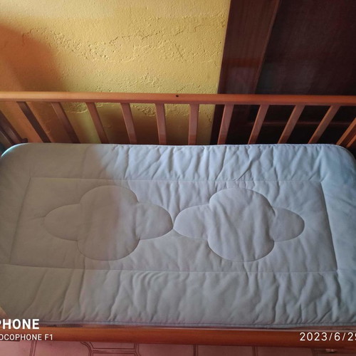 Baby crib with two drawers!
