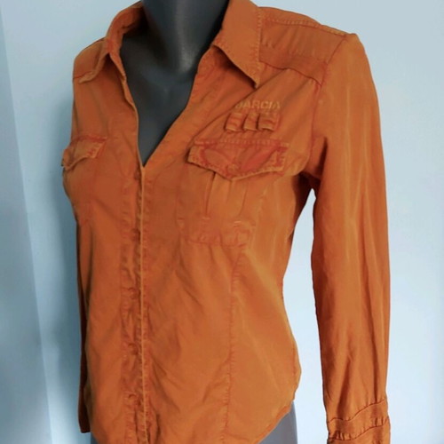 Garcia women's shirt like new with color changing effect, M/L