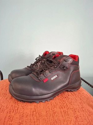 Robusta safety shoes new, size 45