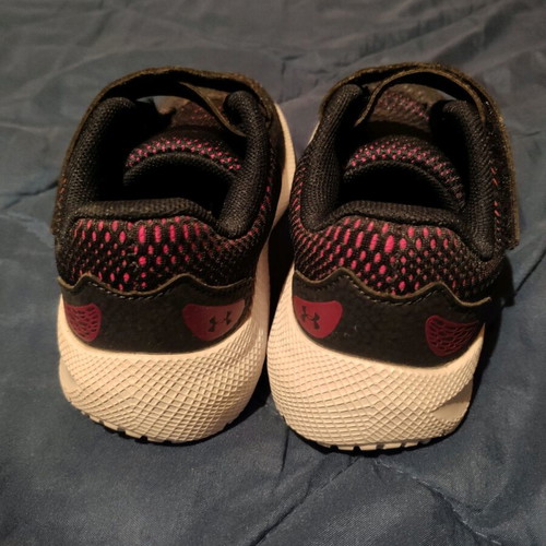 Under Armour kids athletic shoes new size 28 black-purple