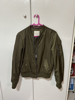 Pull & Bear Lightweight Jacket like new, green, size L