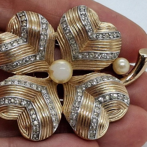 Vintage Trifari Flower Brooch μεταχειρισμένη