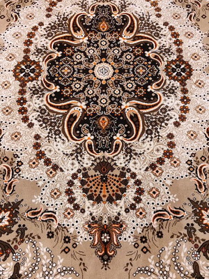 Wool rug 2.50x3.50 like new with floral and lachouria patterns