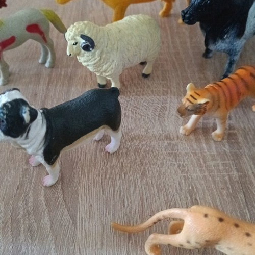 Farm and jungle animal figures used, pack of 15