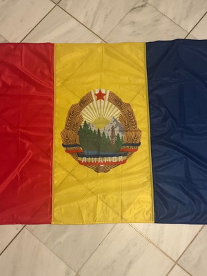 Flag of the Socialist Republic of Romania used, double-sided