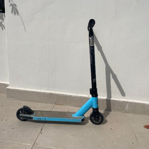 Madd Gear Carve Rookie Freestyle Scooter used, ages 4-7 with helmet gift
