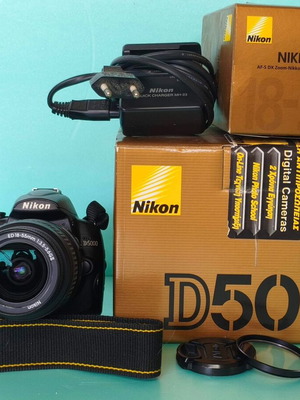 Nikon D5000 camera with 18-55mm lens