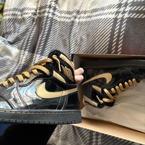 Jordan 1 Retro High black metallic gold new, size 44.5