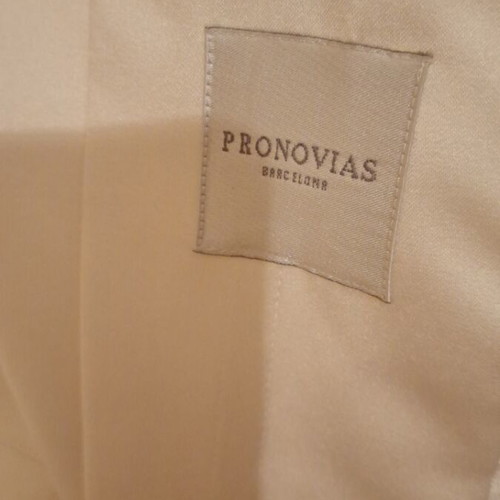 Pronovias Barcelona wedding dress size 42 like new, strapless princess