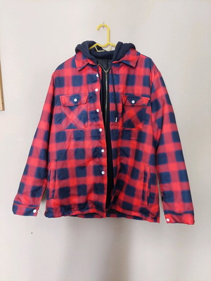 Women's checked jacket size Large with hood and zipper, new