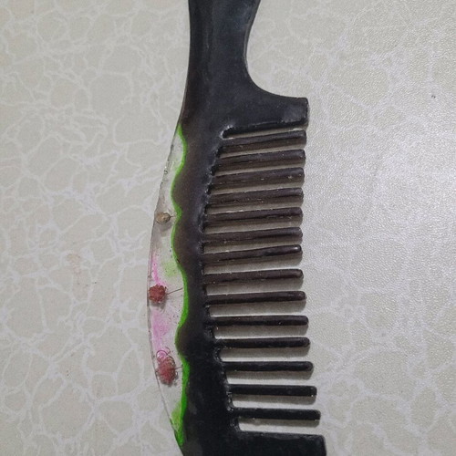 Resin comb like new