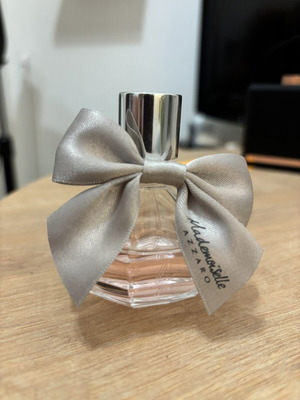 Mademoiselle Azzaro Eau de Parfum like new, elegant fruity floral scent
