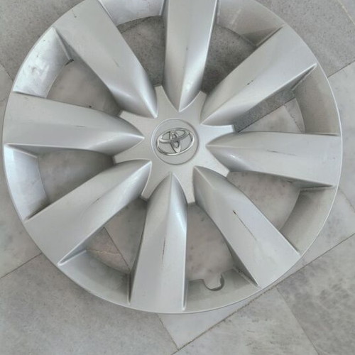 Toyota hubcaps genuine, new, set of 4
