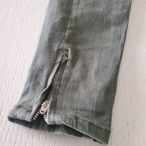 Zara green slim fit pants with pockets like new