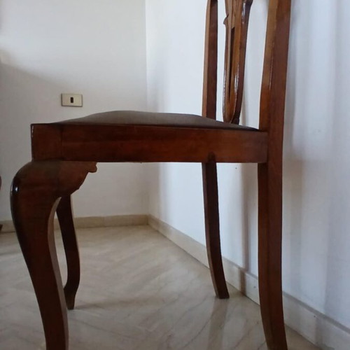 Table with 6 vintage antique chairs like new