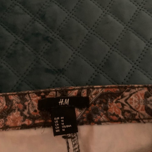 Women's pants new with paisley pattern