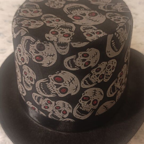 Halloween hat with skulls like new, felt material