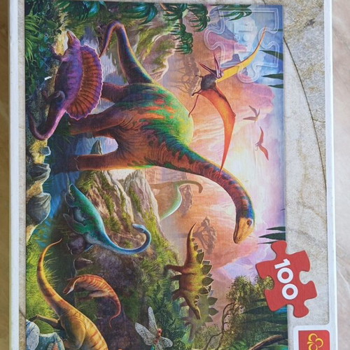 Dinosaur puzzle like new, 100 pieces