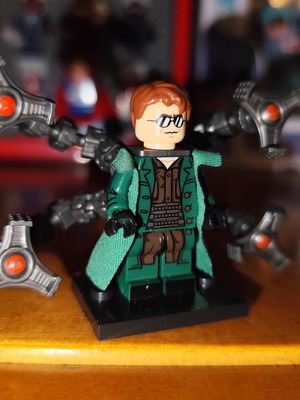 Doc Ock Lego φιγούρα σαν καινούργιο, με βάση και εξαρτήματα