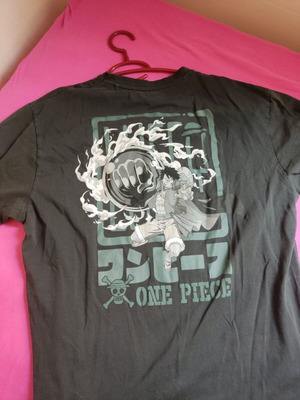 One Piece shirt black, like new, size L Bershka