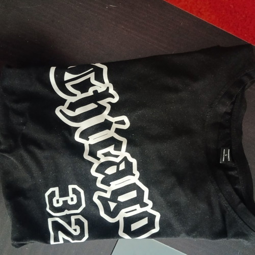 Mako black t-shirt like new, sizes L and XL