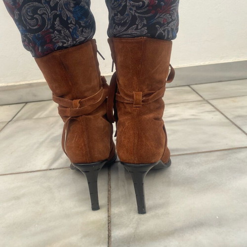 Suede brown mid-length boots like new, size 37