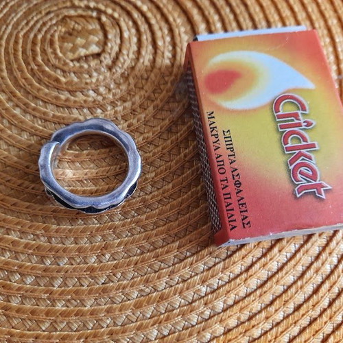 Silver 925 ring like new, size 9-9.5