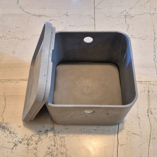 Plastic storage box with lid gray Keter Beton new