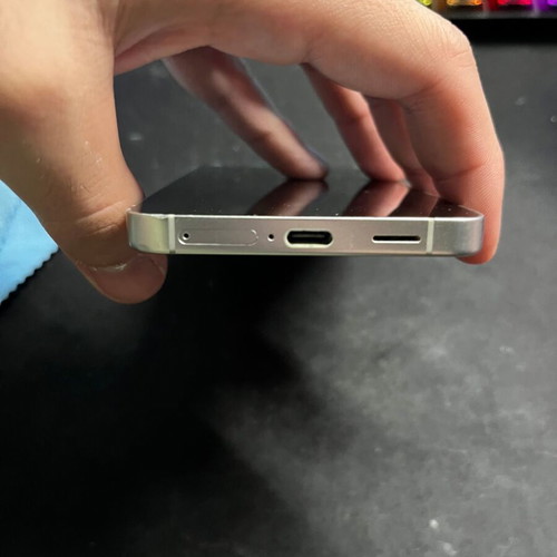 Samsung Galaxy S24 like new with free case, Marble Gray