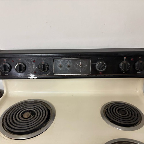 Oven used with 4 burners and Greek power supply