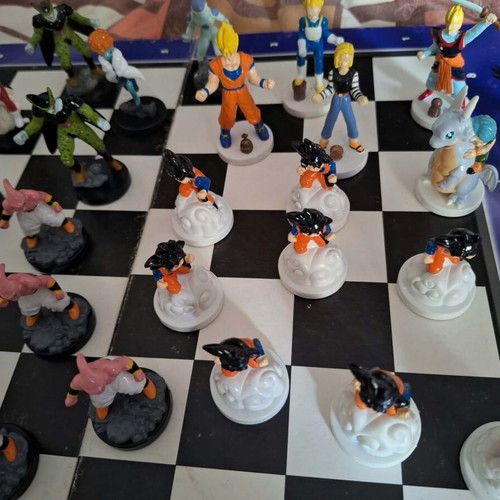 Dragonball chess set used, 2002 edition with magazine