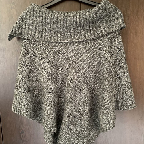 Poncho gray knitted with special collar, like new