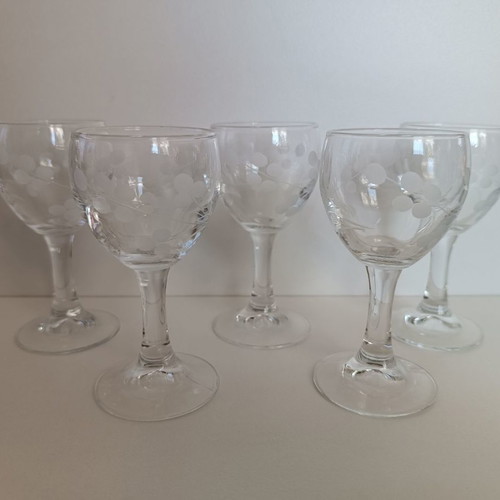 Set of 11 liqueur glasses like new with various designs