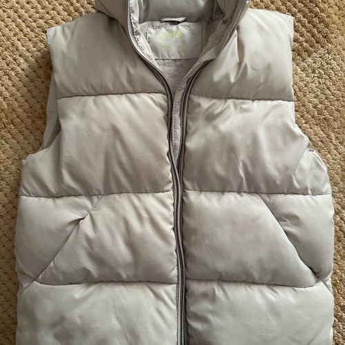 Zara puffer sleeveless vest like new, beige, with hood 104 cm