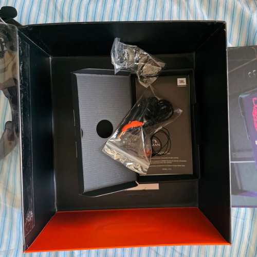 JBL Quantum ONE Over Ear Gaming Headset σαν καινούργιο με σύνδεση USB και jack 3.5mm