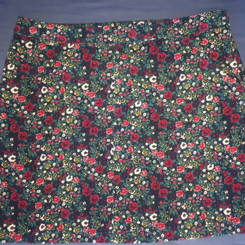 Corduroy floral skirt size large like new, cotton with pockets