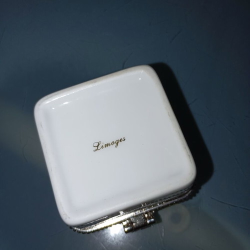 Limoges porcelain ring box new, collectible