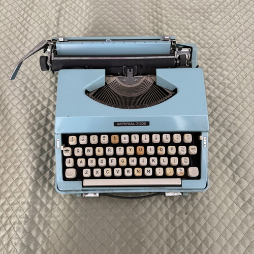 Imperial 200 Portable Typewriter used with case