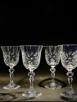 Σετ 4 κρυστάλλινα ποτήρια κρασιού με σκάλισμα pinwheel, ύψος 17εκ.