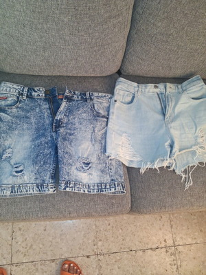 Set of 2 denim shorts and 1 black blouse