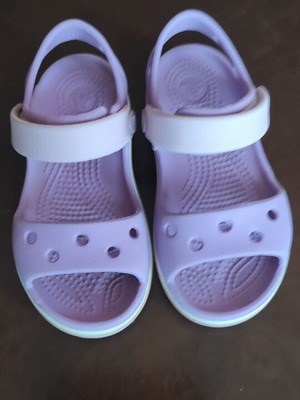Crocs λιλά παιδικά πέδιλα C8, σε άριστη κατάσταση, μέγεθος 25