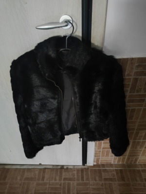 Short women's jacket with synthetic fur and zipper, size Large
