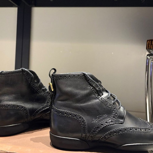 Louis Vuitton boots like new, black leather brogue style, size 40