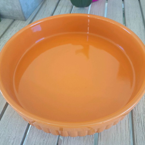 Ceramic baking dish like new, 24 cm diameter