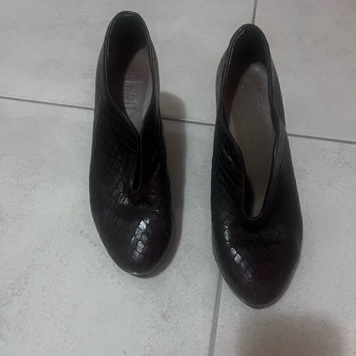 Wonders pumps like new, leather with croco pattern in aubergine