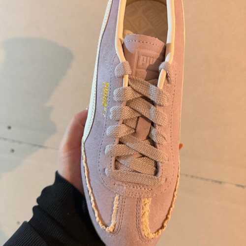 Puma women's athletic shoe new purple size 38.5