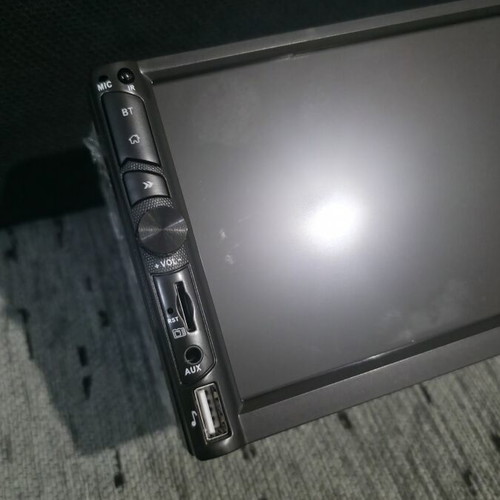 Car radio screen with Android Auto and CarPlay